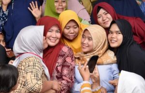 Emak Emak Titip Harapan ke Yunninta dan Mahdan