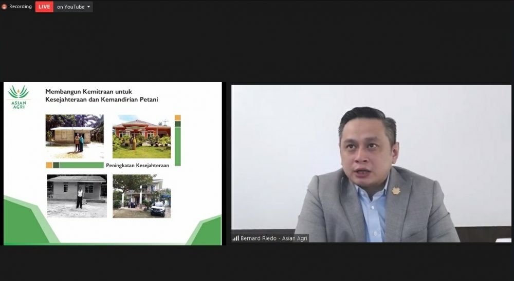 Bernard Riedo menjelaskan pengelolaan yang integratif dalam Seminar Nasional Unja.