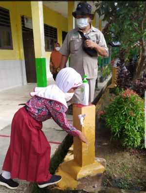 CSR Asian Agri Lengkapi Faskes, Cegah Covid-19 di Lingkungan Sekolah