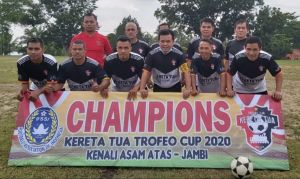 Lihat Al Haris Main Bola, Penonton: Jika Terpilih, Satu-satunya Gubernur Pemain Bola