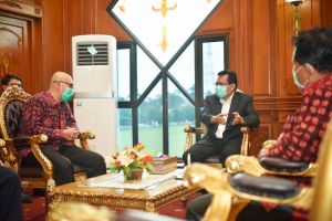 Pjs.Gubernur Jambi Fokus Bantu Ekonomi Produktif Masyarakat Hadapi Covid-19