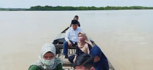 Bersama Bakri dan Abdullah Hich, Haris Naik Ketek Lihat Warga