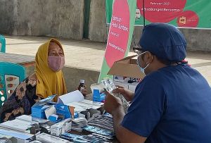Indosat Ooredoo Pastikan Pemulihan Jaringan dan Salurkan Bantuan Pangan di Wilayah Terdampak Banjir