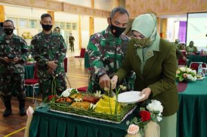 Danrem 042/Gapu dan Istri Hadiri HUT Ke-75 Persit Secara Virtual