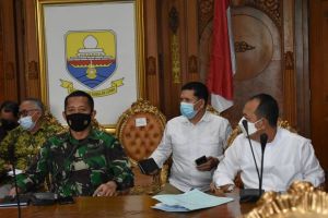 Kasiter Korem 042/Gapu Hadiri Rakor Bahas Larangan Mudik di Kantor Gubernur Jambi