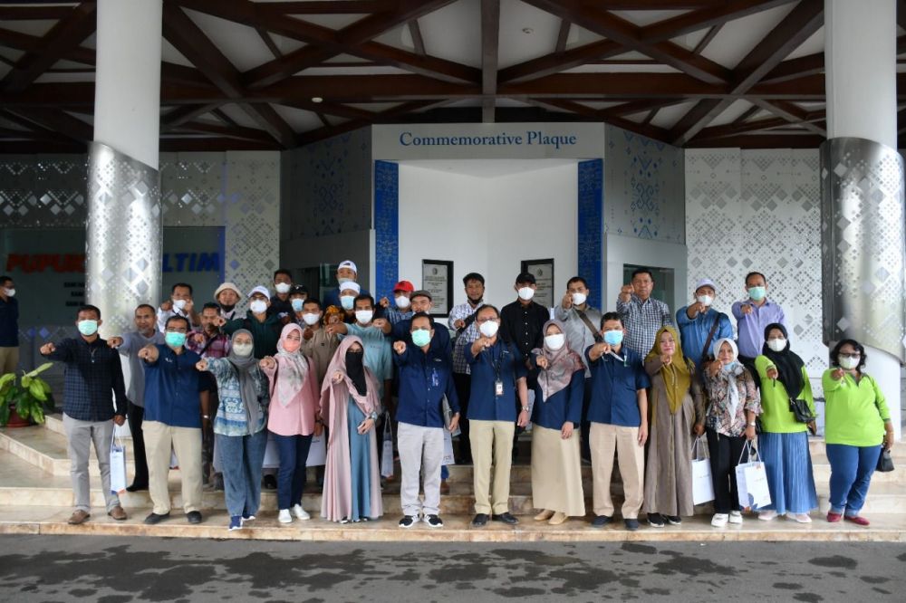 Pupuk Kaltim memberikan apresiasi kepada kios berprestasi di wilayah Kalimantan Timur dan Kalimantan Utara yang berhasil merealisasikan target penjualan pupuk nonsubsidi retail sesuai program Join Business Plan Retail Management periode 2021, Selasa (10/05/2022).