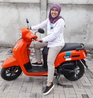 Gadis Ini Jatuh Hati Pada Pandangan Pertama dengan Yamaha Fazzio