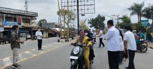 Udara Sudah Tak Sehat, Dinkes bersama SMSI Muaro Jambi Bagikan Masker Gratis