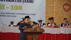 Hadir Wisuda Unja, Gubernur  Pesan Generasi Muda Harus  Pandai Cari Peluang