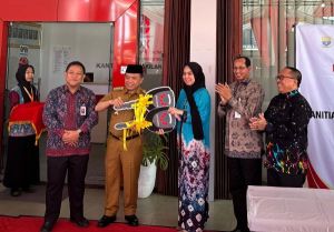 BEI Jambi Serahkan CSR 2 Unit Ambulans Untuk Pemprov Jambi