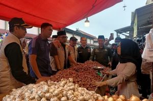 Sidak ke Angso Duo: Sekda Pastikan Sembako Tersedia