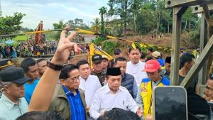 Al Haris Tinjau Jalan Putus, Pastikan Beberapa Hari ke Depan Lintas Sumatra Bisa Dilalui