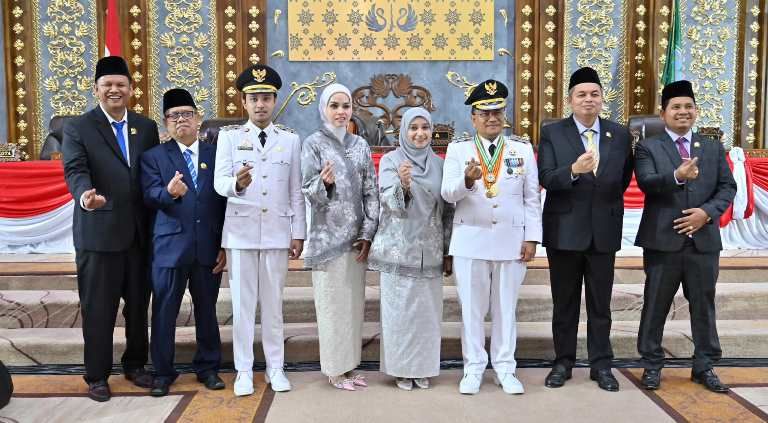 Pimpinan DPRD Kota Jambi bersama Wali Kota dan Wawako Jambi periode 2025-2030.