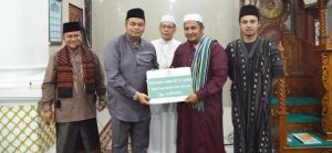 Ketua DPRD Dampingi Wali Kota Jambi Safari Ramadan, Serahkan Bantuan Renovasi Masjid