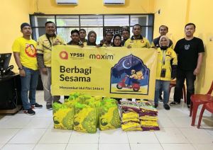 Jelang Idul Fitri, Maxim Bagikan Sembako kepada Mitra Pengemudi di Jambi