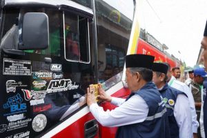 Wagub Lepas JCH Jambi Kloter 13, Ingatkan Jamaah Jaga Fisik, Mental dan Kesehatan 
