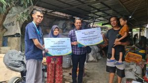 Pegadaian Sumbagsel Serahkan Beasiswa kepada 34 Anak Pengurus Bank Sampah