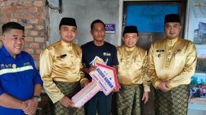 Gubernur Serahkan Bantuan Bedah Rumah Senilai Rp 1 M untuk Warga Tebo