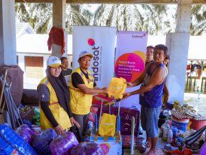 Indosat Hadir Beri Bantuan Kemanusiaan bagi Warga Terdampak Bencana di Langkat, Sumatra Utara