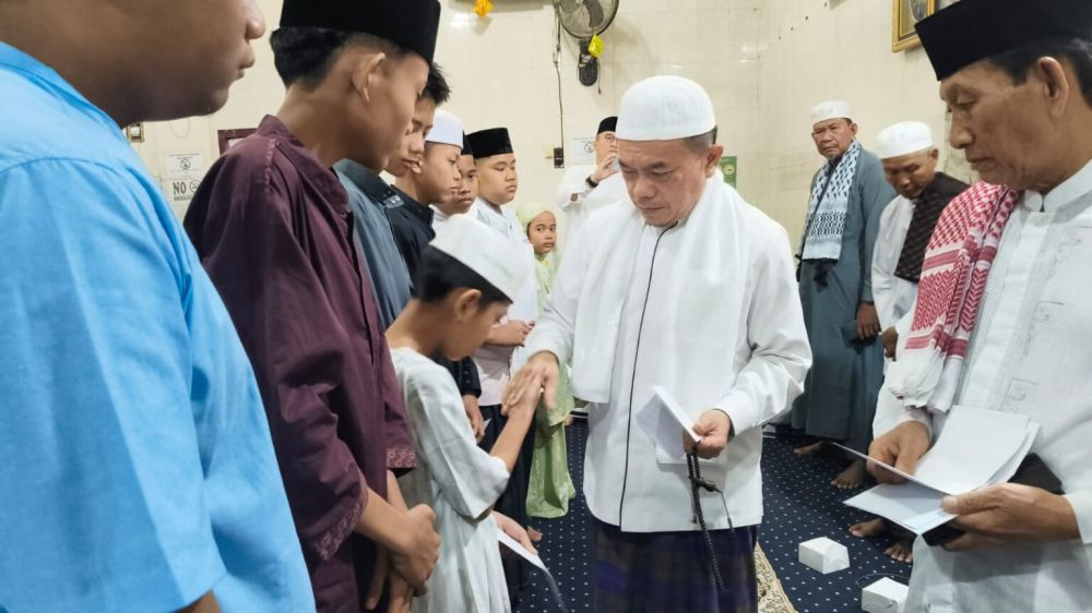 Safari Subuh di Jelutung, Gubernur Al Haris Santuni Anak Yatim dan Dhuafa