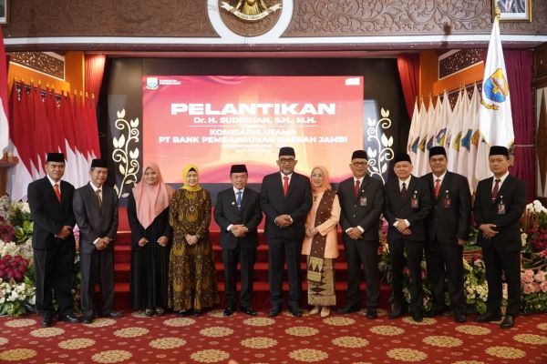 Lantik Sudirman sebagai Komut, Al Haris Minta Bank Jambi Berbenah dan Mandiri