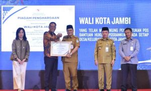 Wali Kota Maulana Raih Penghargaan dari Menteri Hukum RI Atas Hadirnya Posbankum di Semua Kelurahan