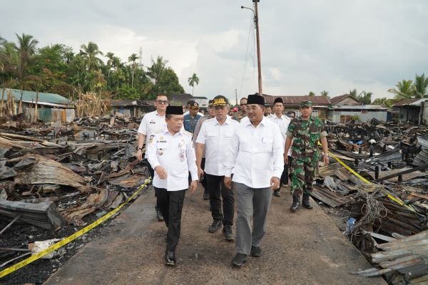 Gubernur Al Haris Tinjau Korban Kebakaran di Tanjab Barat