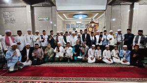 Safari Subuh Pemprov Jambi di Masjid Hidayatullah, Al Haris Serahkan Santunan dan Bantuan untuk Masj
