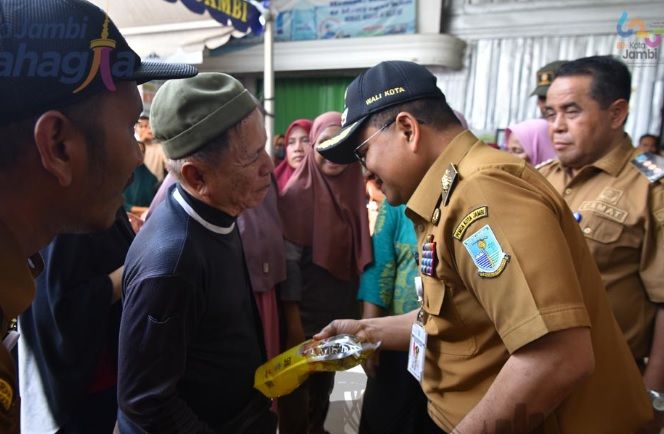 Tekan Harga Bahan Pokok Jelang Idul Adha 2026, Wali Kota Maulana Buka Operasi Pasar Murah