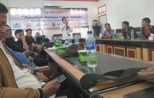 Jurnalis Memiliki Peran Penting Memberikan Contoh Penggunaan Bahasa Indonesia yang Tepat