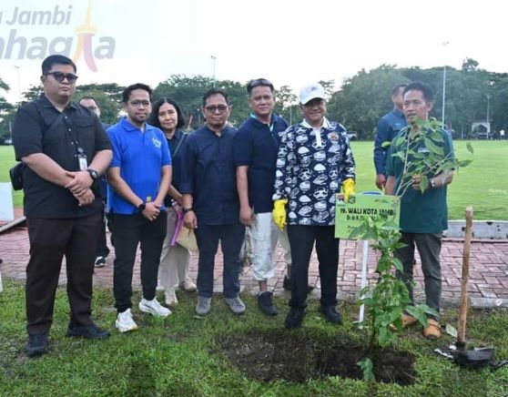 Wali Kota Maulana Tanam Pohon Kenanga Pada Rangkaian APEKSI di Medan
