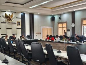 Pimpinan DPRD Provinsi Jambi Ajak Pendemo Dialog Terbuka