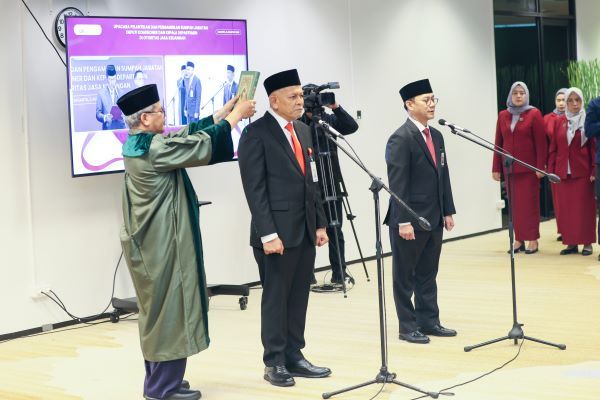 Perkuat Kinerja Organisasi, OJK Lantik Pejabat Baru