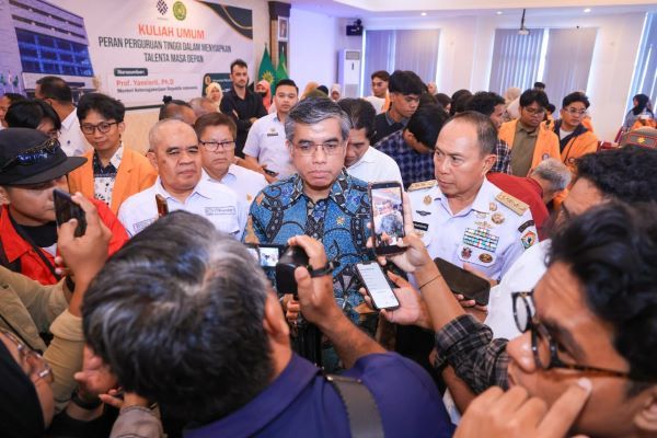 Menaker Tekankan Kolaborasi Kampus dan Industri untuk Atasi Mismatch Lulusan