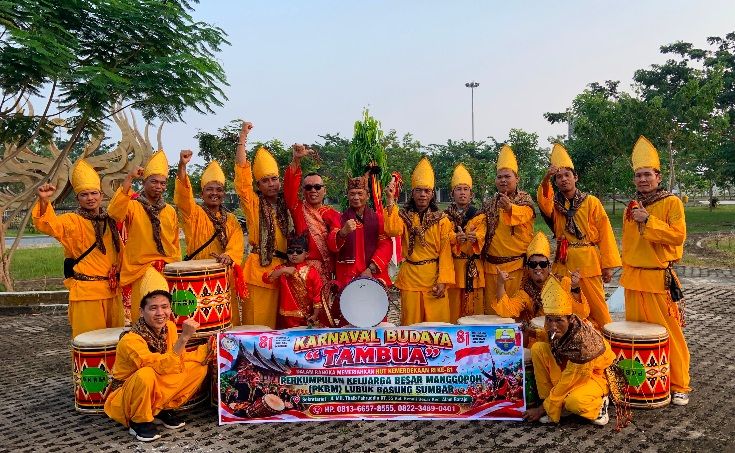 Grup Tambua PKBM Ramaikan Pawai Pembangunan Provinsi Jambi pada HUT Ke-81 RI