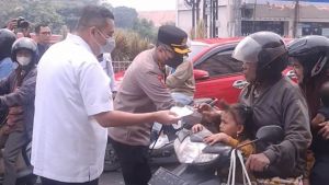 Kualitas Udara Memburuk, Ketua DPRD Kota Jambi Bagikan 2.000 Masker