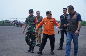 Al Haris dan Danrem Patroli Udara Pantau Karhutla, Temukan Api Masih Hidup di Gambut