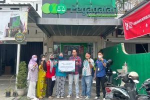 PT Pegadaian Serahkan Beasiswa Pendidikan di Muara Bungo