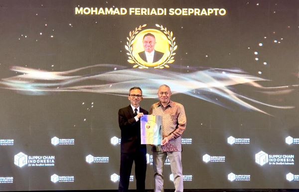 Presiden Direktur JNE Raih Penghargaan CEO of The Year di Indonesia Logistics Award 2026